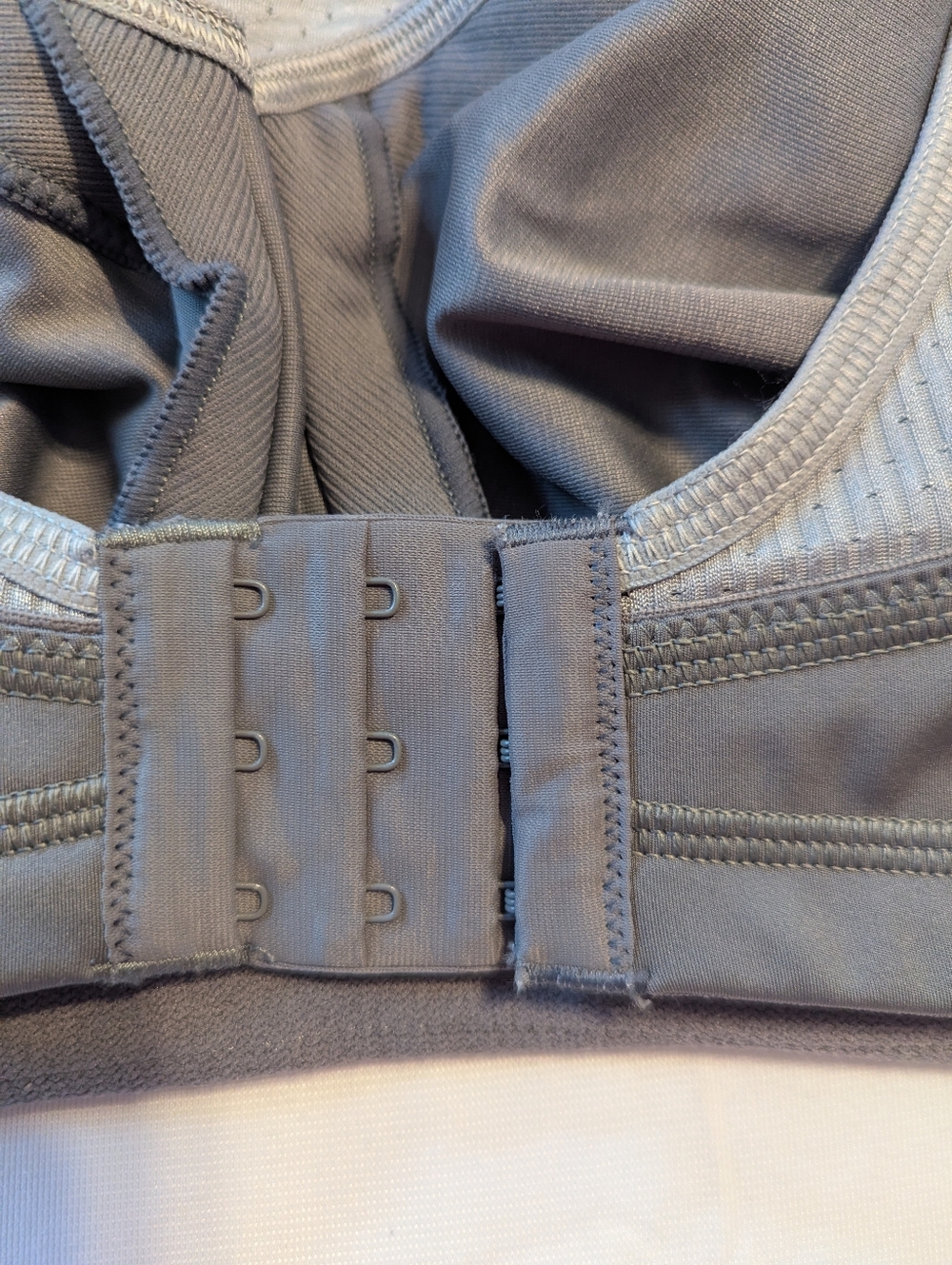 Glamorise Sport Elite Performance Underwire Bra Size 40 B BNWOT - Picture 4 of 9